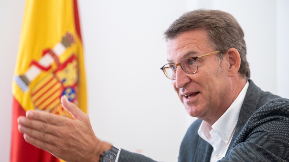 Feijóo logra una ventaja de 50 escaños para el PP sobre el PSOE en una encuesta