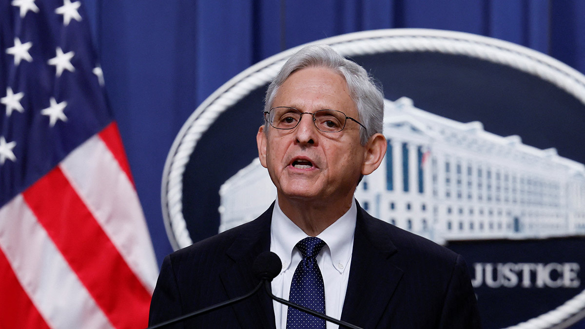 El fiscal general de EEUU autorizó el registro de la mansión de Trump y pide publicar la orden