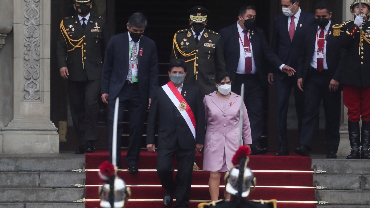 La Fiscalía de Perú pide prohibir la salida del país a la esposa de Castillo por corrupción