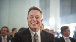 Elon Musk bromea en Twitter sobre comprar el Manchester United