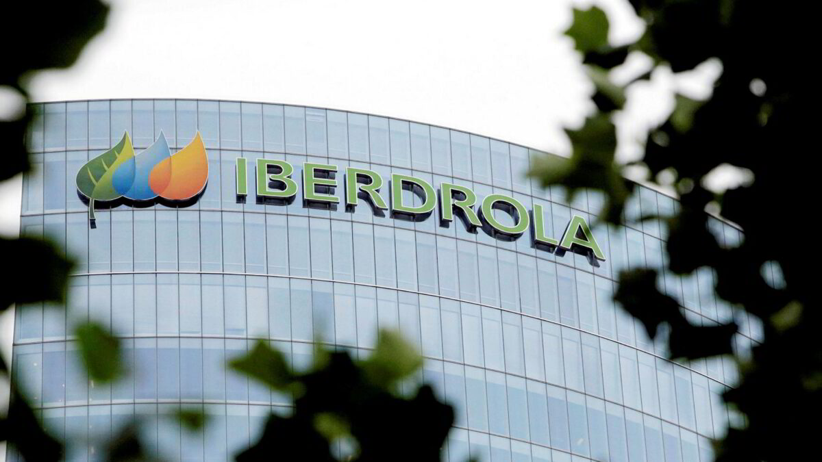 Iberdrola propone a miles de sus clientes en Francia que se desabonen