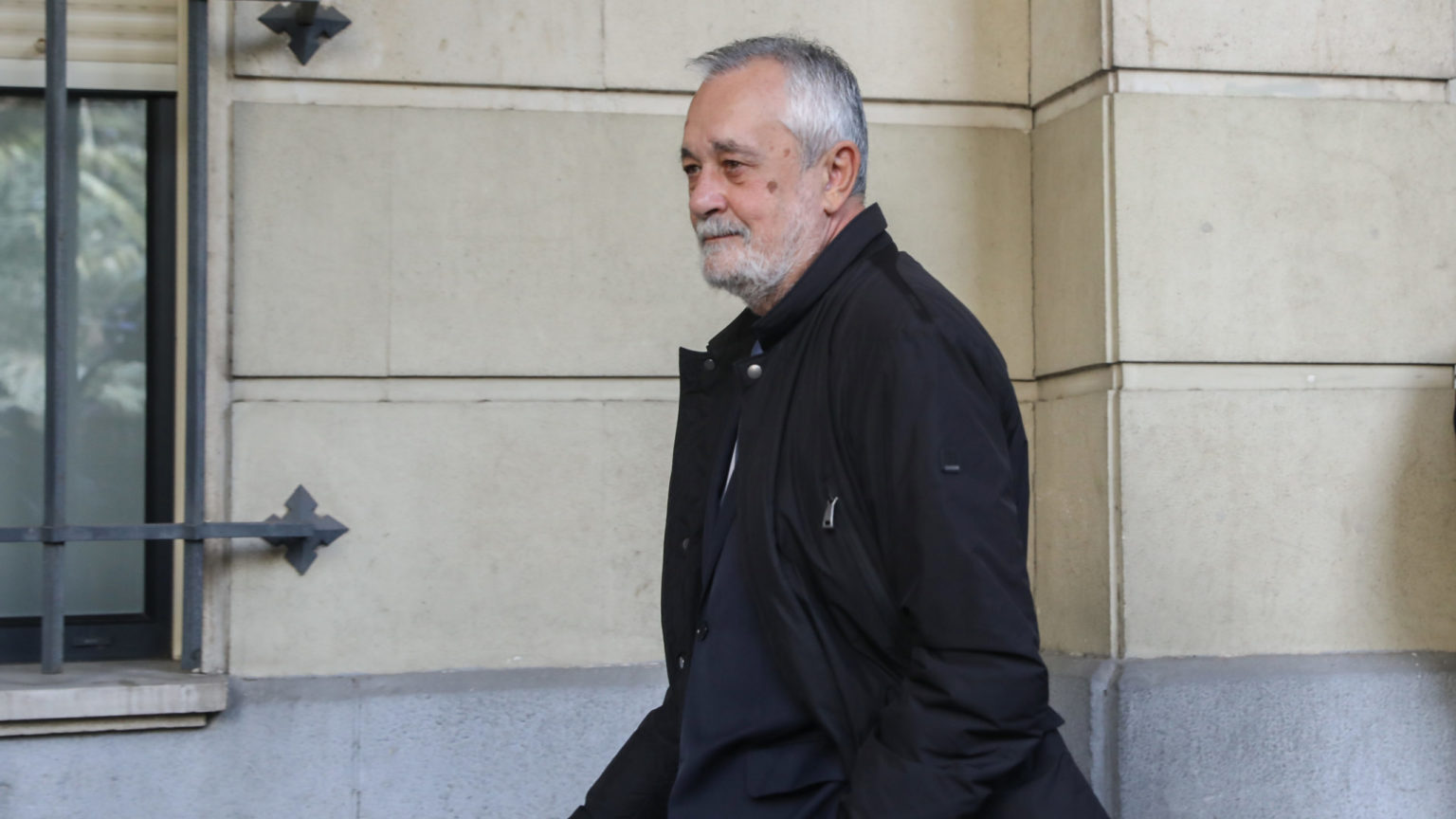 Felipe González y Zapatero firmarán la petición de indulto parcial a Griñán tras su condena