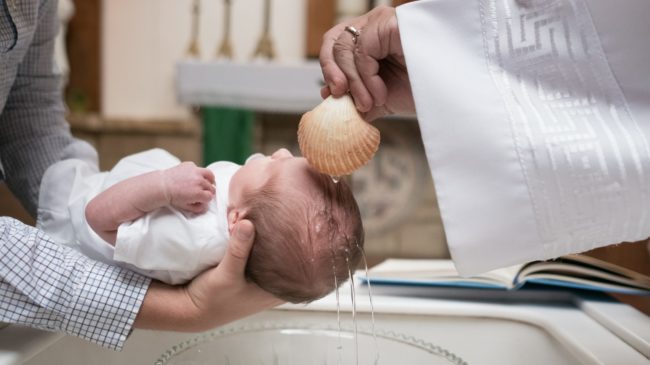 El Obispado pontevedrés apoya a un cura que descartó a una madrina por concubinato