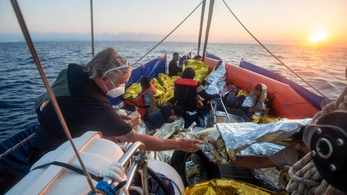 Lampedusa registra un nuevo récord de llegada de inmigrantes con 50 embarcaciones en un día