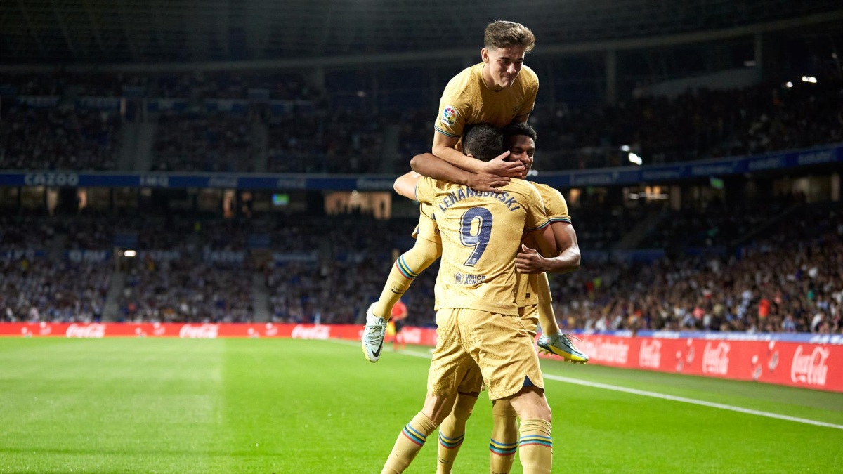 Lewandowski y Ansu Fati arrancan a un Barça que logra su primera victoria liguera del curso
