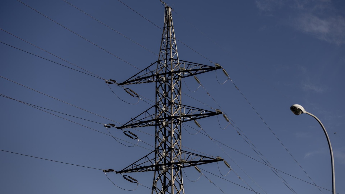 El precio de la luz baja este domingo un 8,8%, hasta los 261,67 euros/MWh
