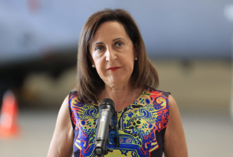 Robles anuncia que Ucrania estudia la compra de tanques «modernos» a España