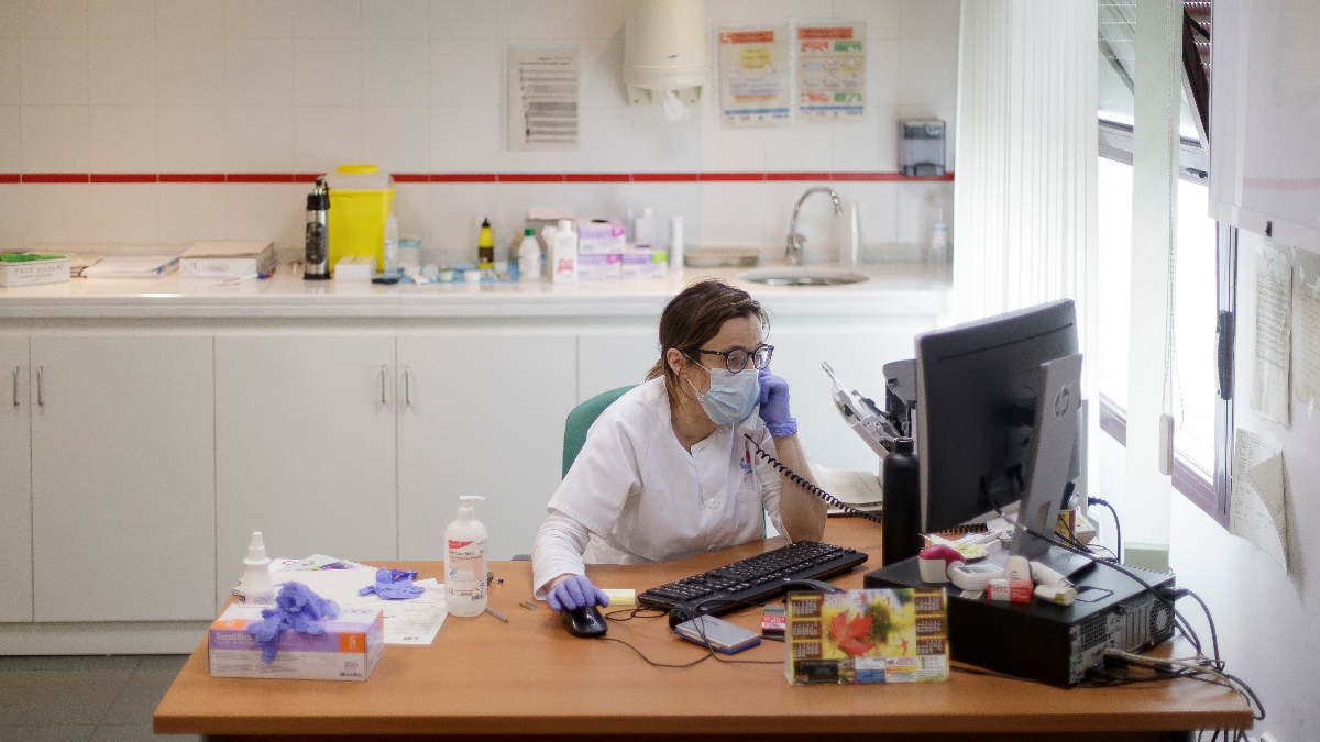 La odisea de ir al médico en verano: el 80% de la atención primaria tiene problemas