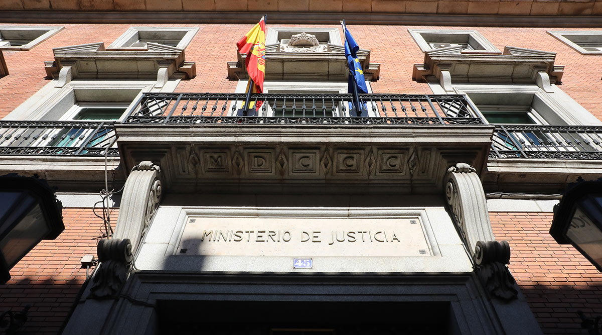 La paradoja de la 'ley del sí es sí': endurece las penas de los menores y rebaja la de los adultos