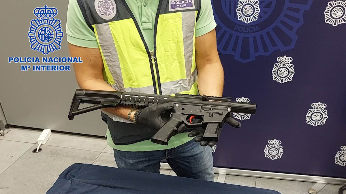 La Policía Nacional interviene un subfusil AR9 ensamblado con piezas impresas en 3D