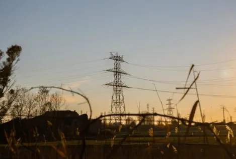 El precio de la luz repuntará este sábado un 21%, hasta los 385,85 euros/MWh