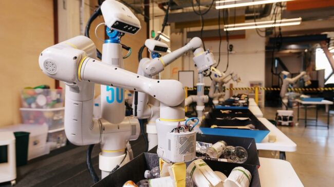 (VÍDEO) Así son los nuevos robots de Google: capaces de comprender órdenes y de servir a sus dueños