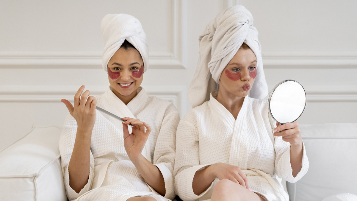 Cómo hacer tu rutina de belleza más sostenible (sin que tu piel o cabello lo noten)