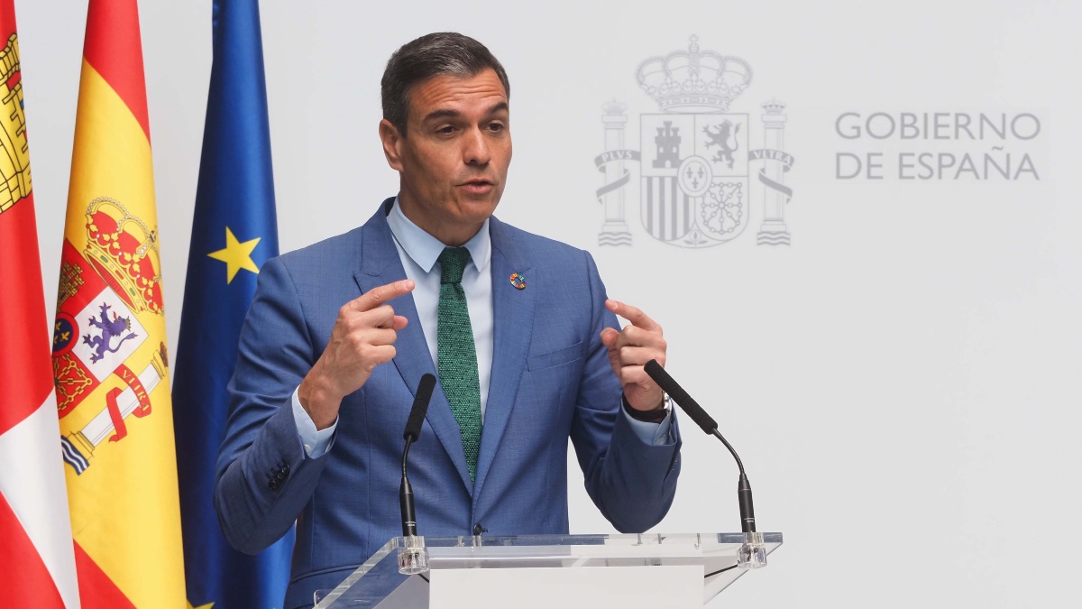 Sánchez ya está en Colombia en el primer viaje de su gira latinoamericana