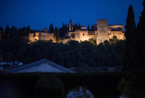 La Alhambra encendida y El Escorial apagado: así seguirán los monumentos el plan energético