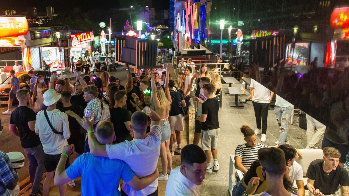 Fulgor y horror del turismo