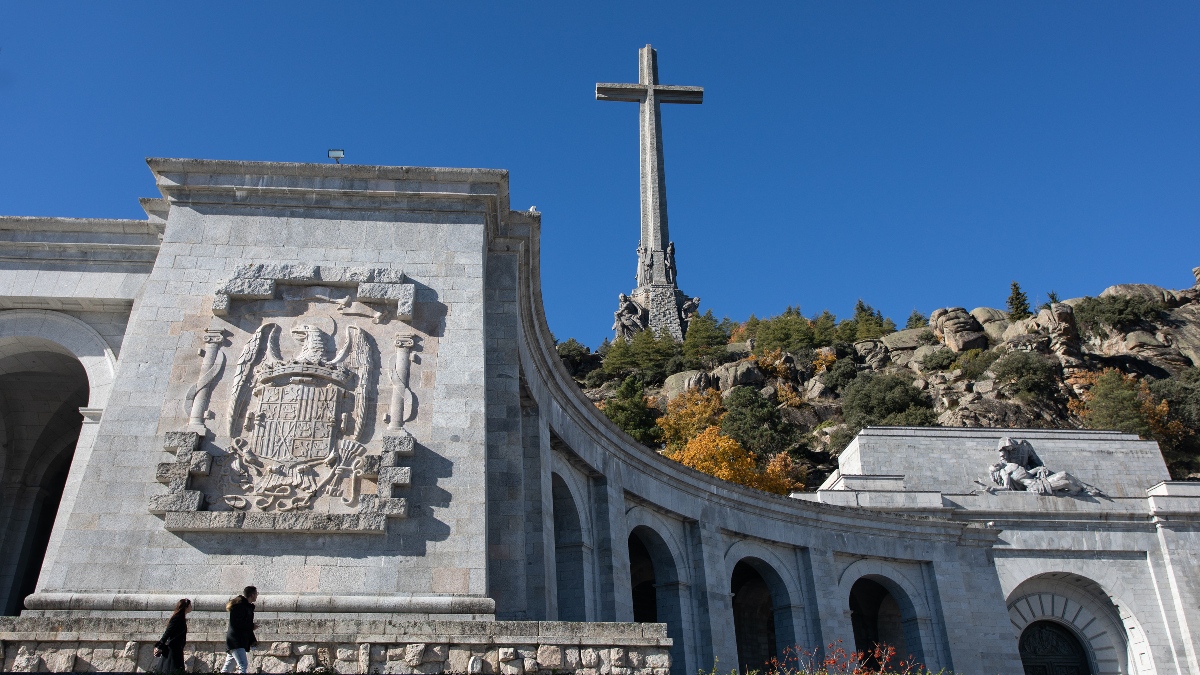 Denuncian por vía penal a la alcaldesa que frenó las exhumaciones del Valle de los Caídos