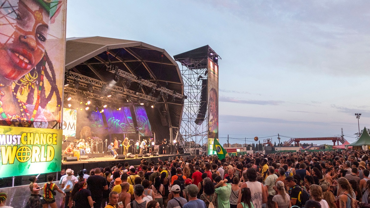 Un vendaval en Castellón obliga a suspender y desalojar el festival Rototom