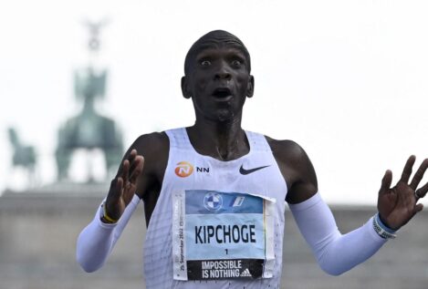 El keniata Eliud Kipchoge marca un nuevo récord del mundo de maratón en Berlín