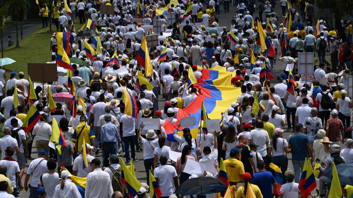 Los colombianos protestan por primera vez contra el Gobierno de Petro