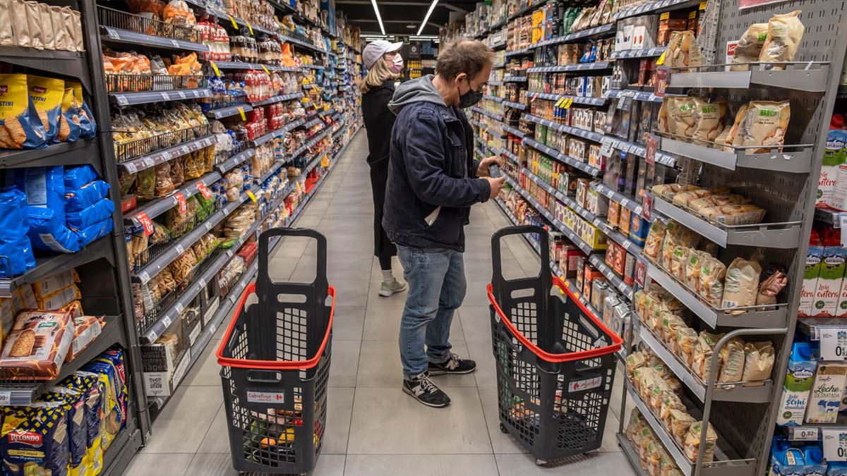 Carrefour anuncia una cesta básica de 30 productos a 30 euros tras la propuesta de
