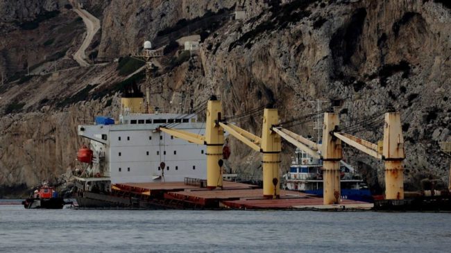 Hallan petróleo procedente del buque siniestrado OS35 en la costa de Gibraltar
