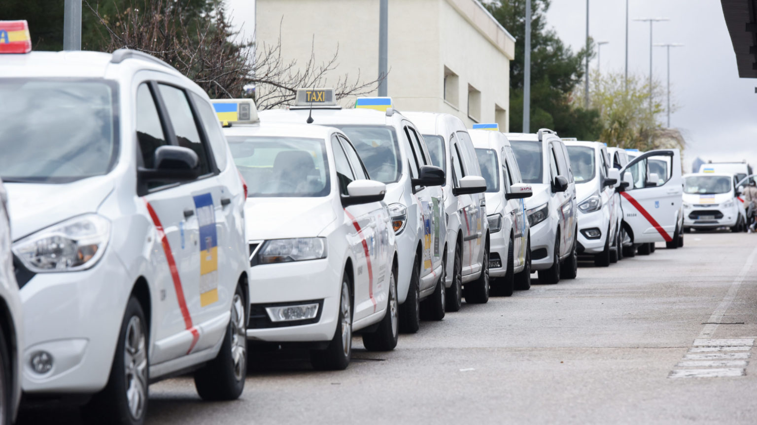 Madrid ultima el reglamento de taxis: podrán circular las 24h y habrá coches compartidos