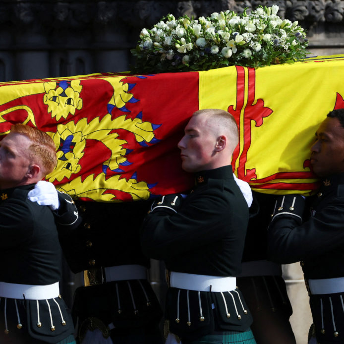 El funeral de la reina Isabel II en Escocia, en imágenes
