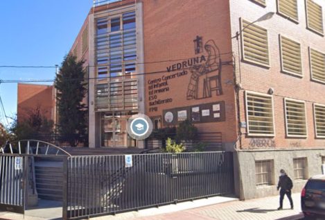Tres chicos apuñalan de gravedad a otro, de 15 años, en un colegio de Carabanchel (Madrid)