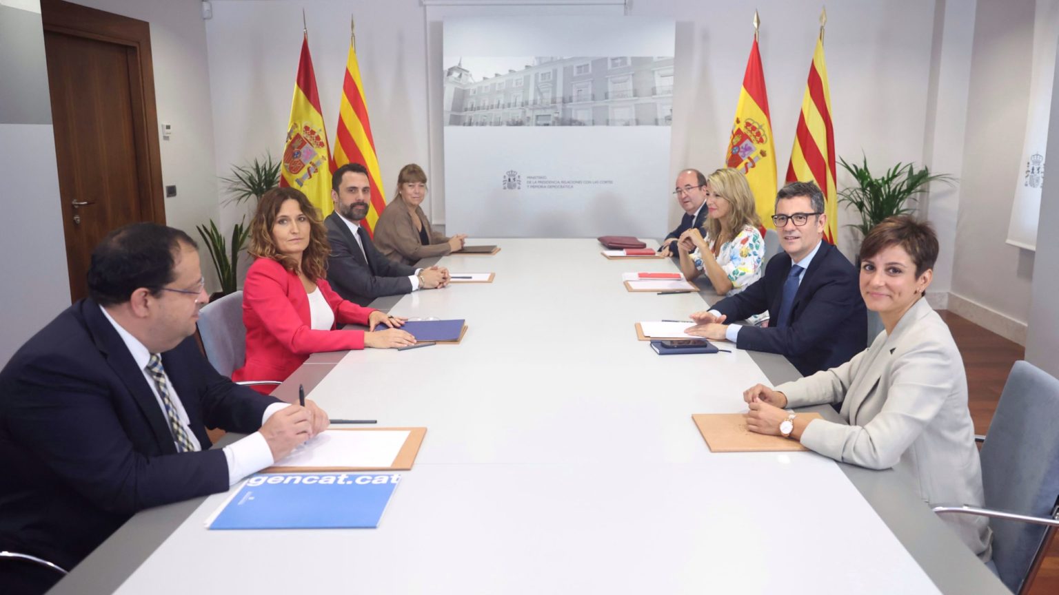 El Gobierno insta a la Eurocámara a permitir el uso del catalán, vasco y gallego en las sesiones