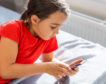 Niños con móvil: cuándo comprar el primer teléfono y cómo hacerlo