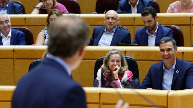 Feijóo pide a Sánchez que cese a los ministros de Podemos y pacte con el PP