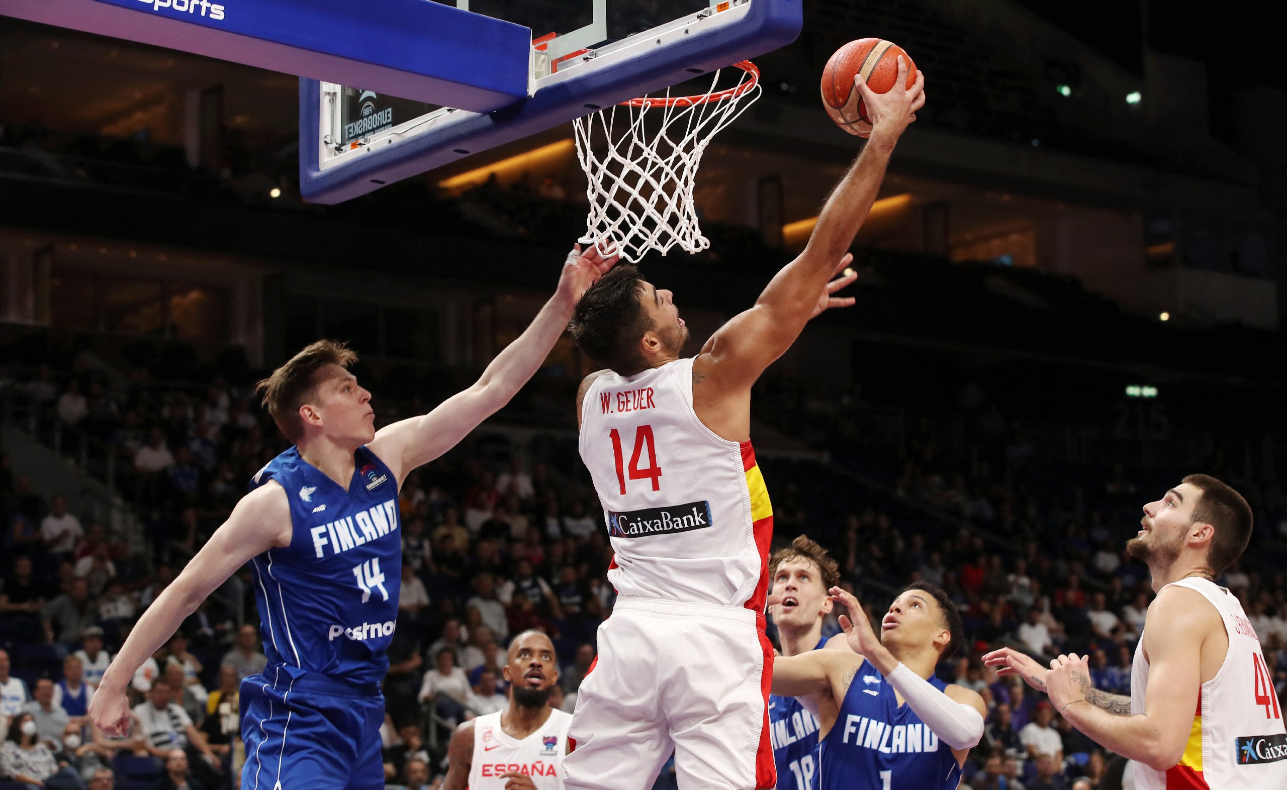 España pasa a semifinales del Eurobasket tras remontar ante Finlandia (100-90)