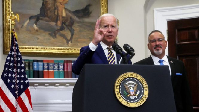 Biden advierte a Putin de que el uso armas nucleares en Ucrania tendría consecuencias