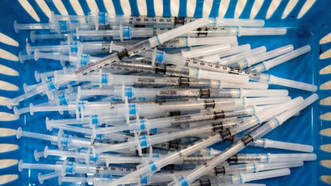 Estados Unidos plantea vacunar a los mayores de 12 años contra la covid-19 cada otoño