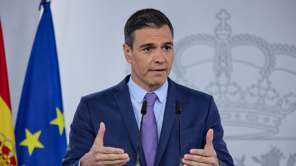 Sánchez anuncia una rebaja del 21% al 5% del IVA del gas a partir de octubre