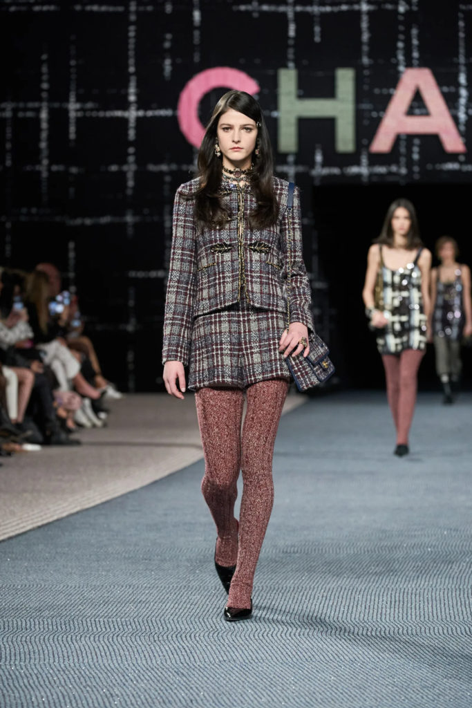 El tweed es uno de los tejidos clásicos de la casa Chanel