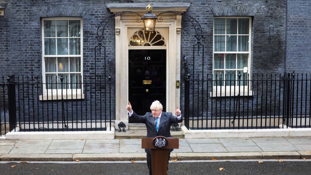 Boris Johnson se despide de Downing Street y promete apoyar a Truss: «Esto es todo, amigos»