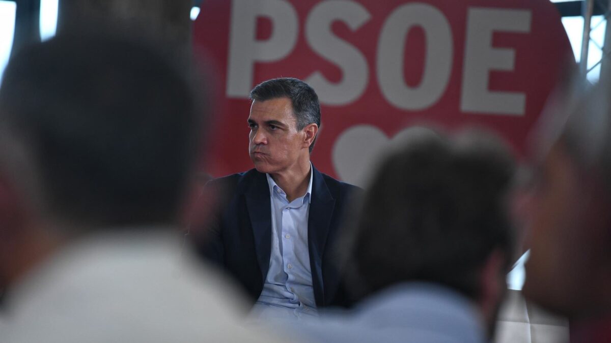 Sánchez acusa al PP de ser «obediente» con las eléctricas y afirma que son la «anomalía ibérica»