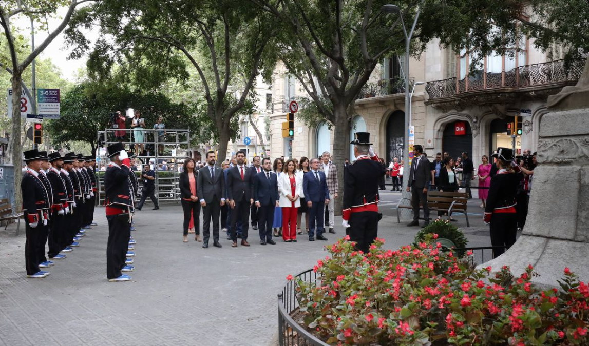 Las celebraciones de la Diada arrancan entre abucheos y pitidos de los asistentes