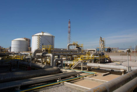 España duplicó las compras de gas ruso en agosto y redujo las importaciones desde Argelia