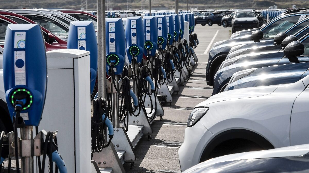 España es el sexto país europeo donde más cuesta cargar un coche eléctrico