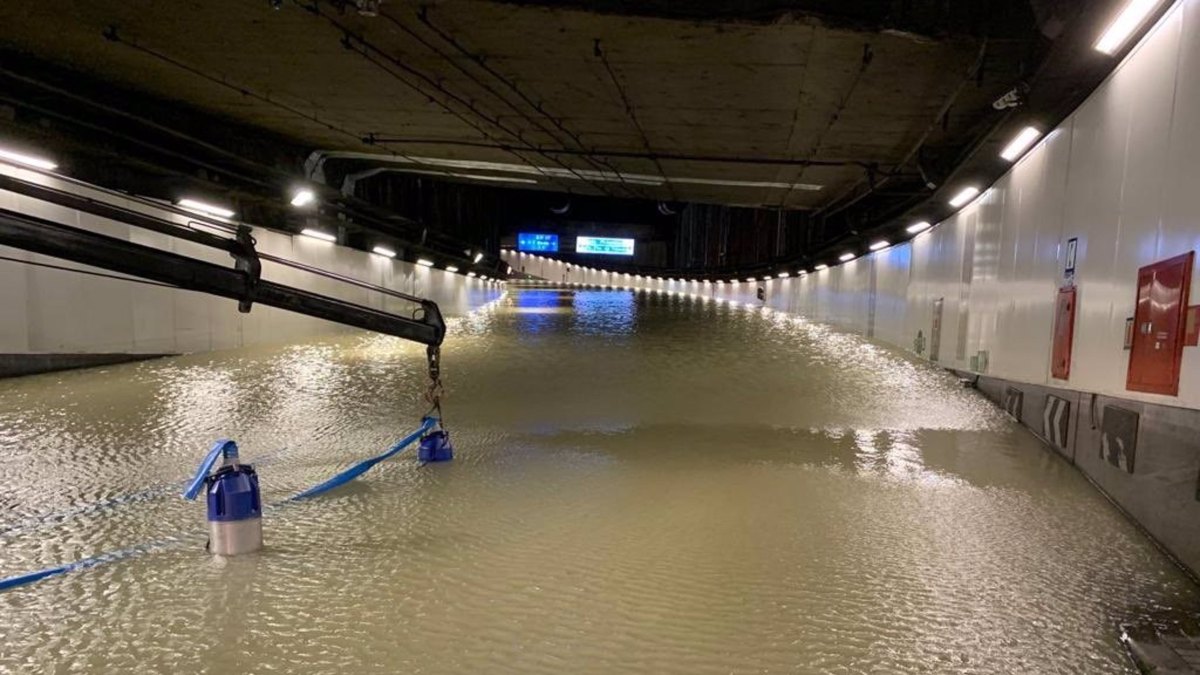 Una tubería rota en Marqués de Vadillo provoca inundaciones en una caótica mañana en Madrid