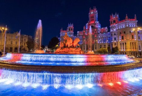La afición del Barça se mofa del homenaje 'azulgrana' de Almeida a la reina Isabel II