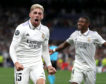 El Real Madrid vence en un partido gris antes del derbi (2-0)