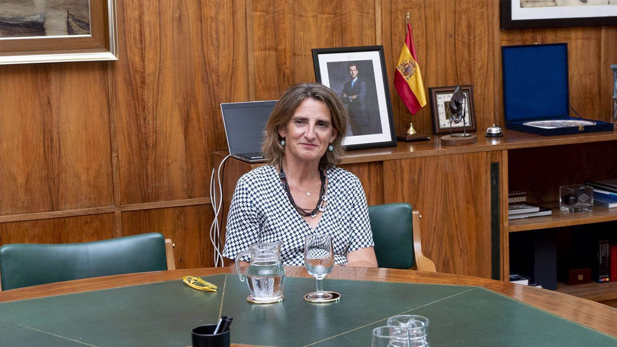 Teresa Ribera se reúne con el sector industrial para abordar el Plan de Contingencia