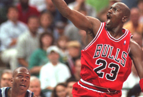 La camiseta de Jordan en la final de la NBA de 1998 rompe el récord: 10.09 millones de dólares