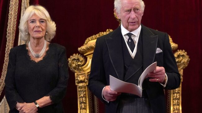 Carlos III comparece por primera vez ante el Parlamento británico: promete continuar la labor "desinteresada" de su madre