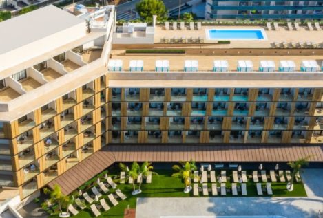 El vecino que denunció el hotel de la familia de Aragonès exige el derribo de la sexta planta