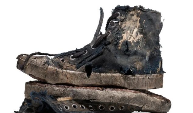 La moda de las zapatillas destrozadas a precios prohibitivos